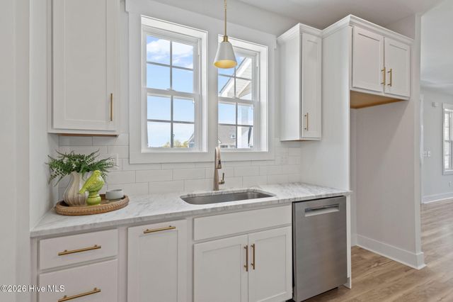 658 Fishermans Point, Newport, NC 28570