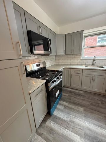 1927 84th Street 3rd floor, Brooklyn, NY 11214