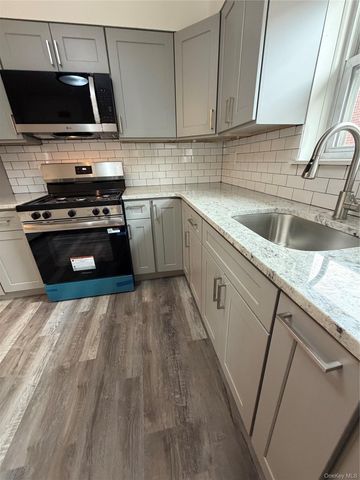 1927 84th Street 3rd floor, Brooklyn, NY 11214