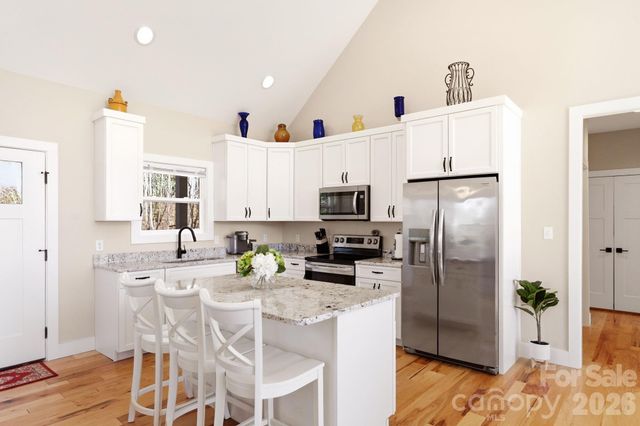 1474 Locust Grove Road, Hendersonville, NC 28792