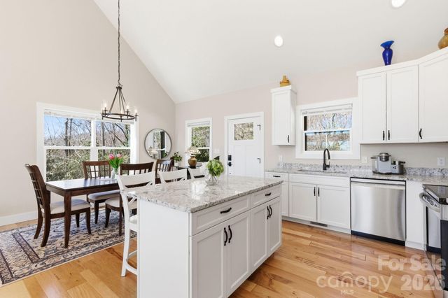 1474 Locust Grove Road, Hendersonville, NC 28792