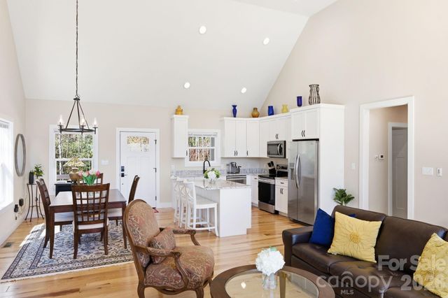 1474 Locust Grove Road, Hendersonville, NC 28792