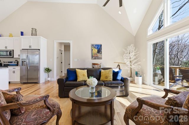 1474 Locust Grove Road, Hendersonville, NC 28792