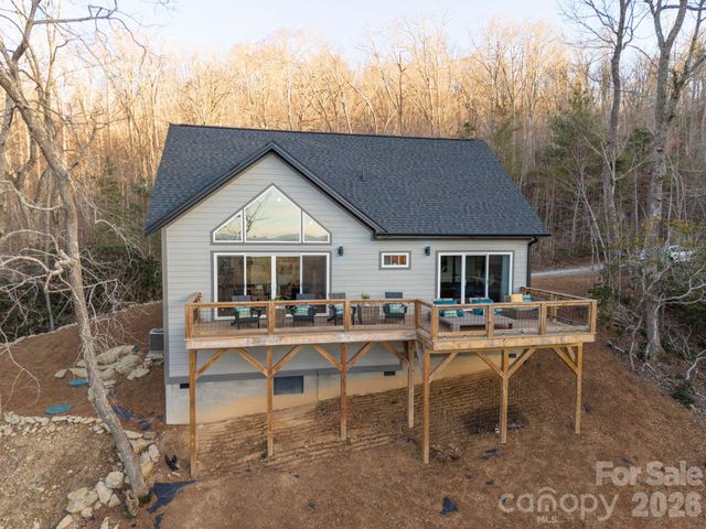 1474 Locust Grove Road, Hendersonville, NC 28792