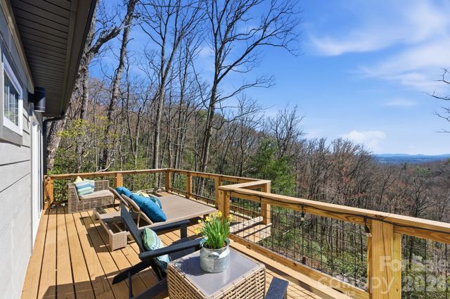 1474 Locust Grove Road, Hendersonville, NC 28792