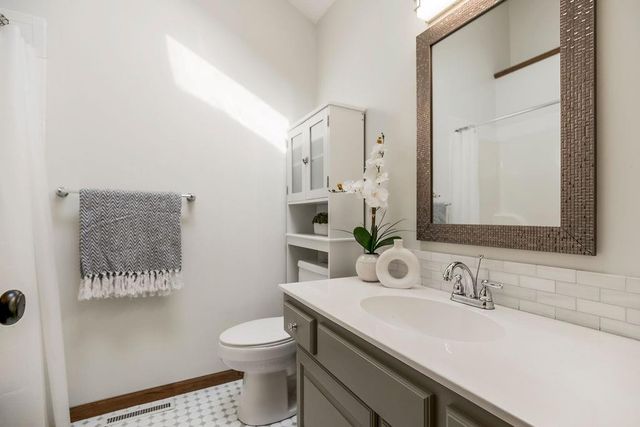 1840 SE 7th Street, Lee's Summit, MO 64063