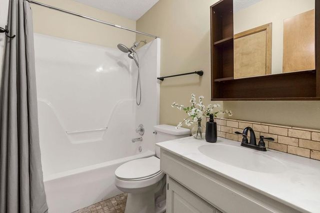 1840 SE 7th Street, Lee's Summit, MO 64063