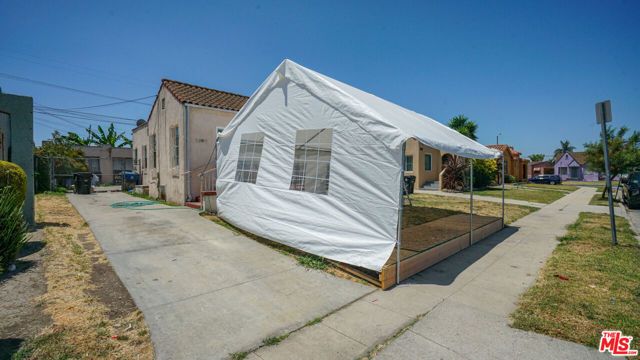 2056 W 67th Street, Los Angeles, CA 90047