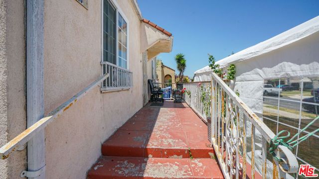 2056 W 67th Street, Los Angeles, CA 90047