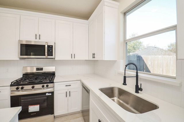 2422 Teal Run Place Drive, Fresno, TX 77545