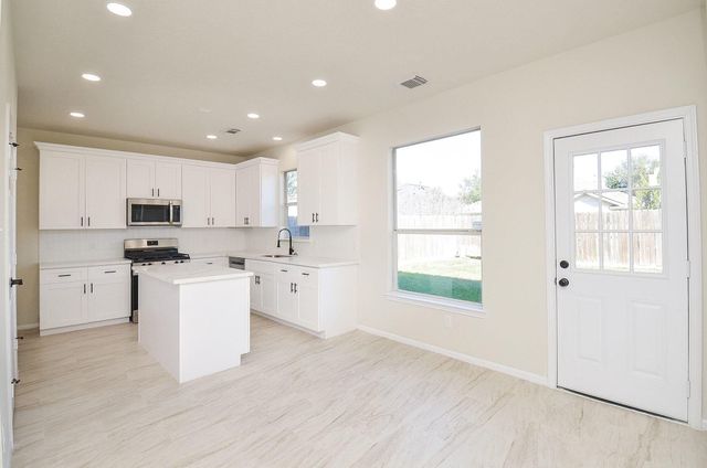 2422 Teal Run Place Drive, Fresno, TX 77545