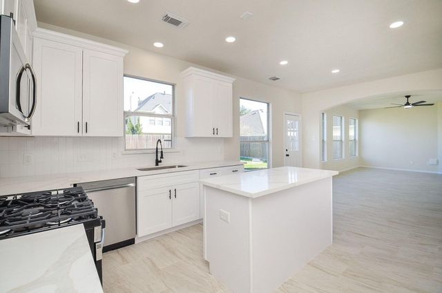 2422 Teal Run Place Drive, Fresno, TX 77545