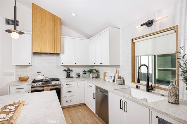 122 E Bay Avenue, Newport Beach, CA 92661