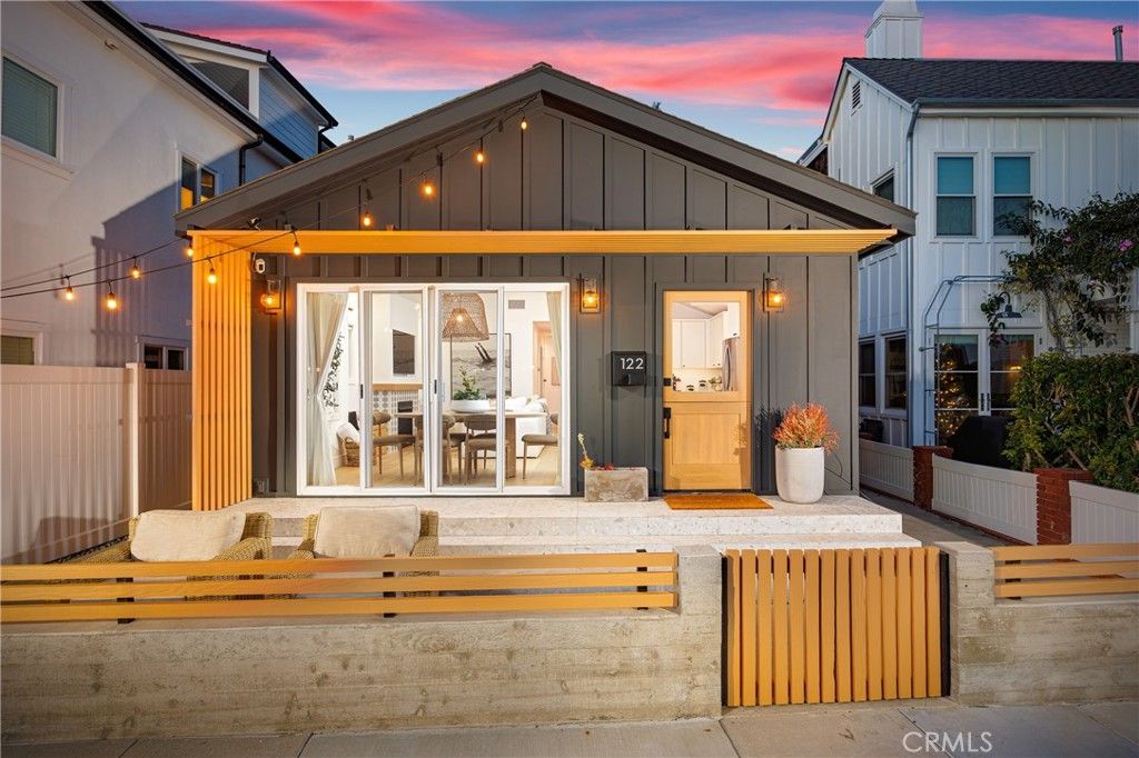 Image 13 of property listing at 122 E Bay Avenue, Newport Beach, CA 92661