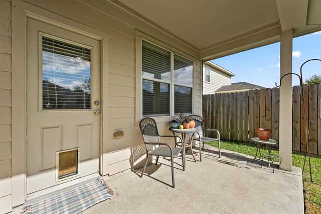 10010 Wood Leaf Court, Baytown, TX 77521