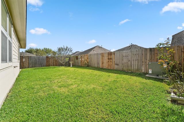 10010 Wood Leaf Court, Baytown, TX 77521