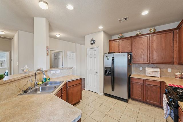 10010 Wood Leaf Court, Baytown, TX 77521