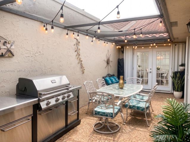 324 Patio Village Ter, Weston, FL 33326