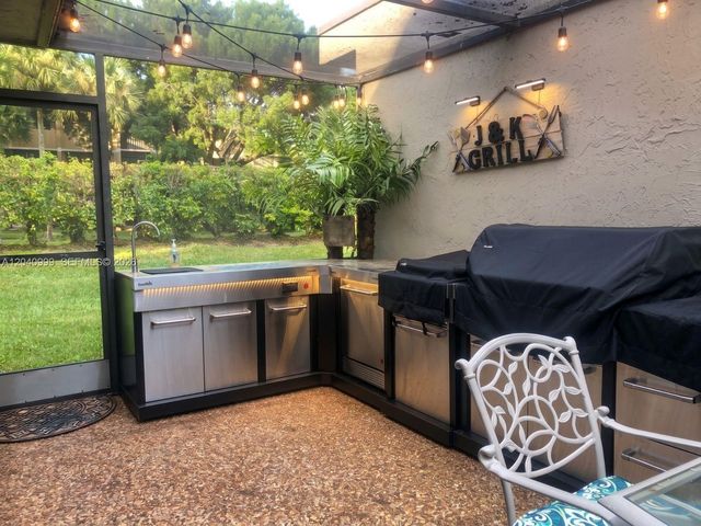 324 Patio Village Ter, Weston, FL 33326