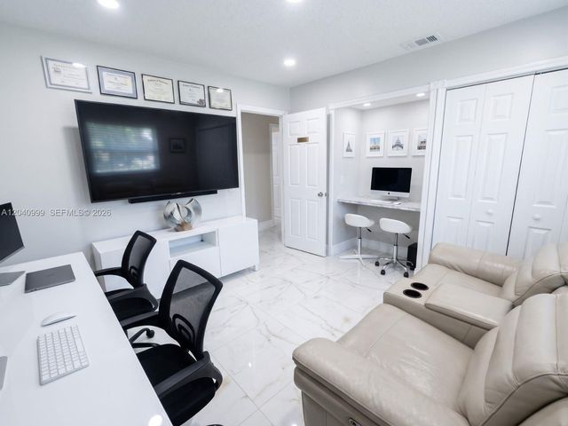 324 Patio Village Ter, Weston, FL 33326