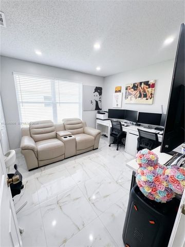 324 Patio Village Ter, Weston, FL 33326