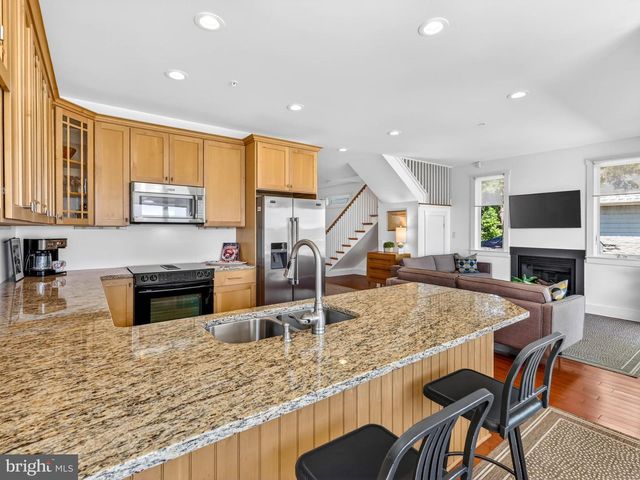 4721 OAK RD, Shady Side, MD 20764