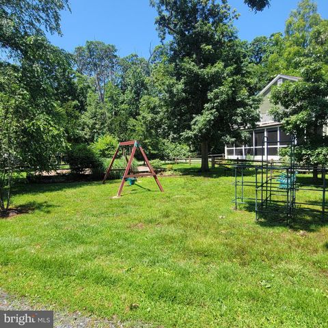 4721 OAK RD, Shady Side, MD 20764