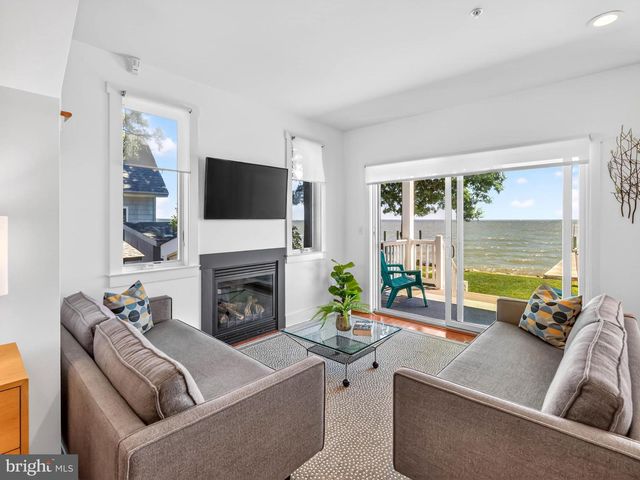 4721 OAK RD, Shady Side, MD 20764