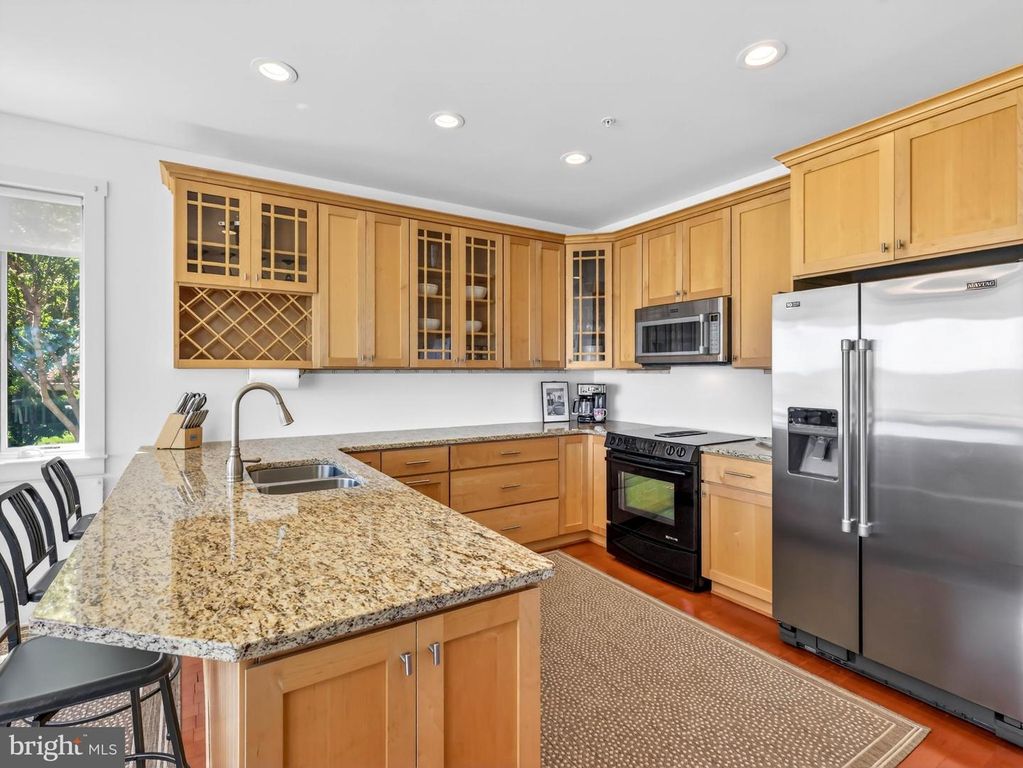 Image 13 of property listing at 4721 OAK RD, Shady Side, MD 20764