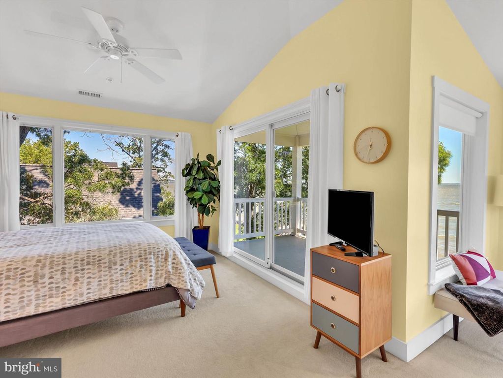 Image 29 of property listing at 4721 OAK RD, Shady Side, MD 20764