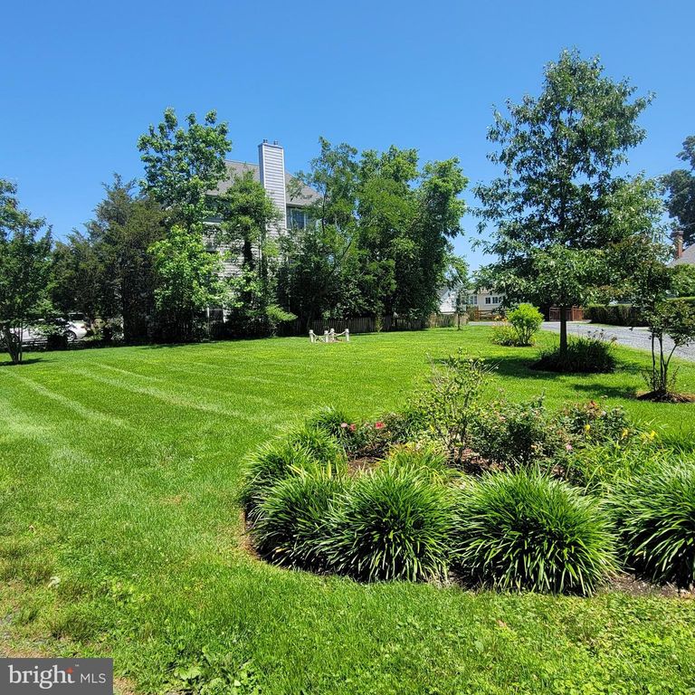 Image 53 of property listing at 4721 OAK RD, Shady Side, MD 20764