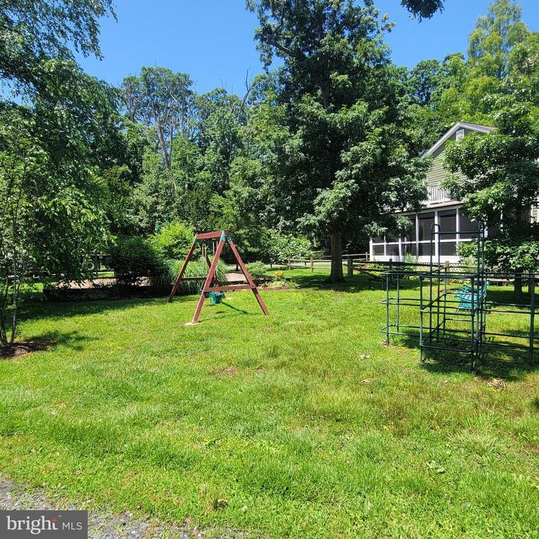 Image 54 of property listing at 4721 OAK RD, Shady Side, MD 20764