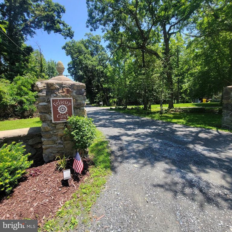 Image 56 of property listing at 4721 OAK RD, Shady Side, MD 20764