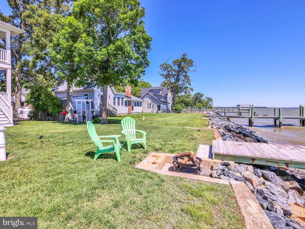 Image 6 of property listing at 4721 OAK RD, Shady Side, MD 20764