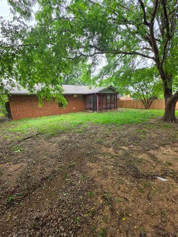 4917 Churchill Way, Lawton, OK 73501