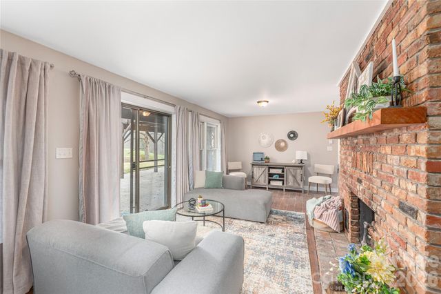 85 Dawn Lane, Canton, NC 28716