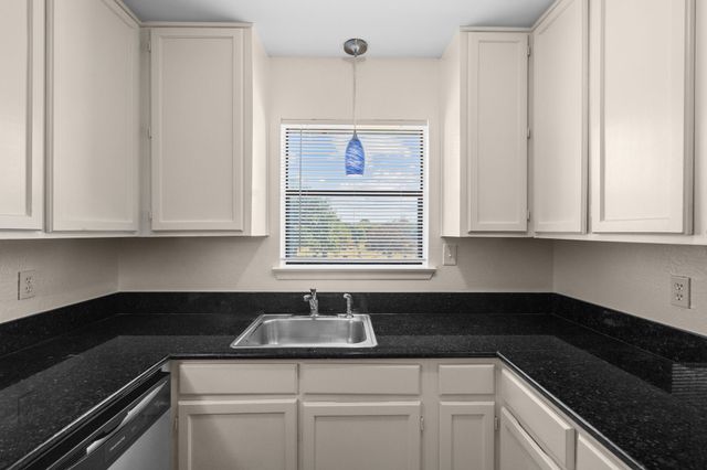 320 E 4th Street 106, Arlington, TX 76010