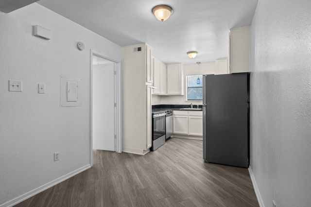 320 E 4th Street 106, Arlington, TX 76010