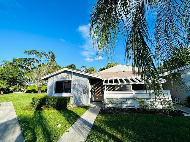 611 Racquet Club Road 1, Weston, FL 33326
