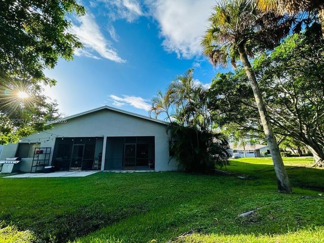 611 Racquet Club Road 1, Weston, FL 33326