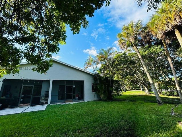 611 Racquet Club Road 1, Weston, FL 33326