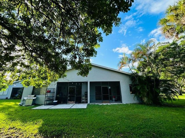 611 Racquet Club Road 1, Weston, FL 33326
