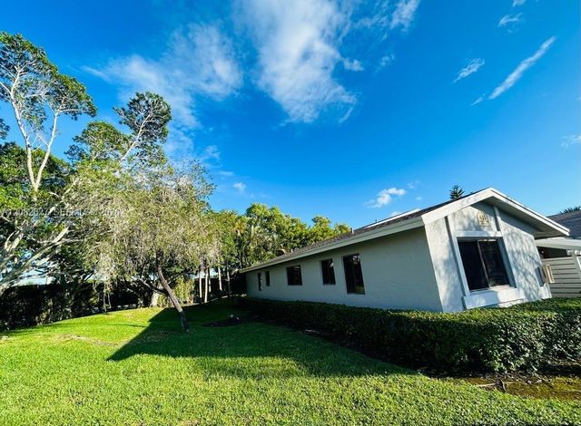 611 Racquet Club Road 1, Weston, FL 33326