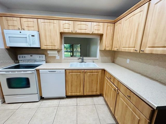 611 Racquet Club Road 1, Weston, FL 33326