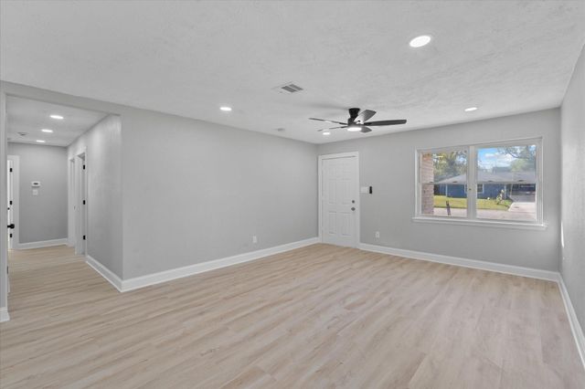 5531 Elm Tree Drive, Houston, TX 77048