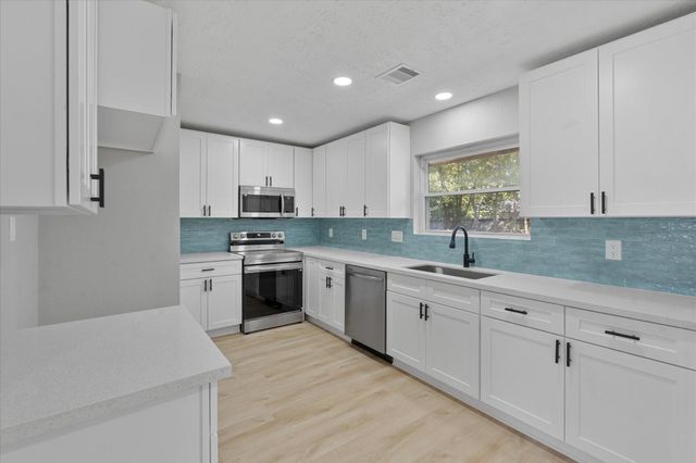 5531 Elm Tree Drive, Houston, TX 77048