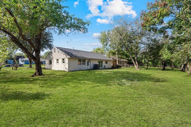 5531 Elm Tree Drive, Houston, TX 77048