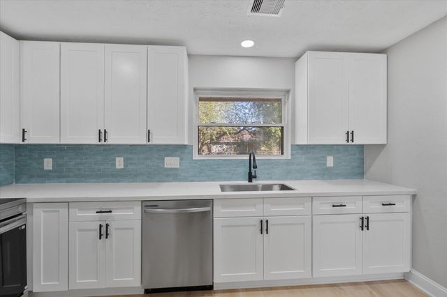 5531 Elm Tree Drive, Houston, TX 77048