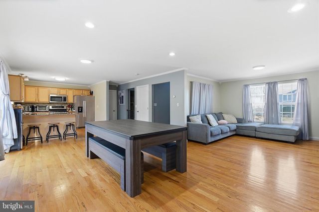 22 DOLPHIN CIR W, Bayville, NJ 08721