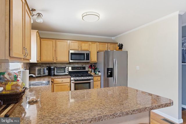 22 DOLPHIN CIR W, Bayville, NJ 08721